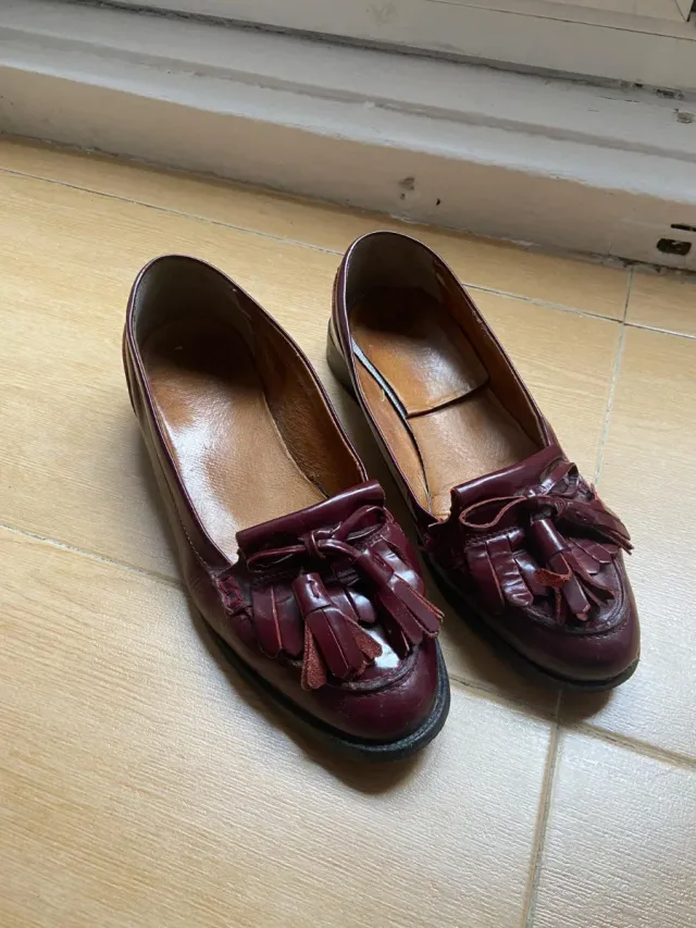 Mocasines burdeos con flecos Talla 41