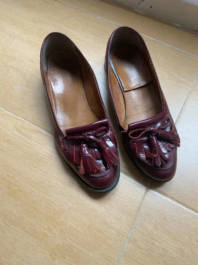 Mocasines burdeos con flecos Talla 41
