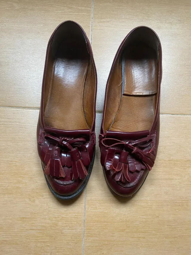 Mocasines burdeos con flecos Talla 41