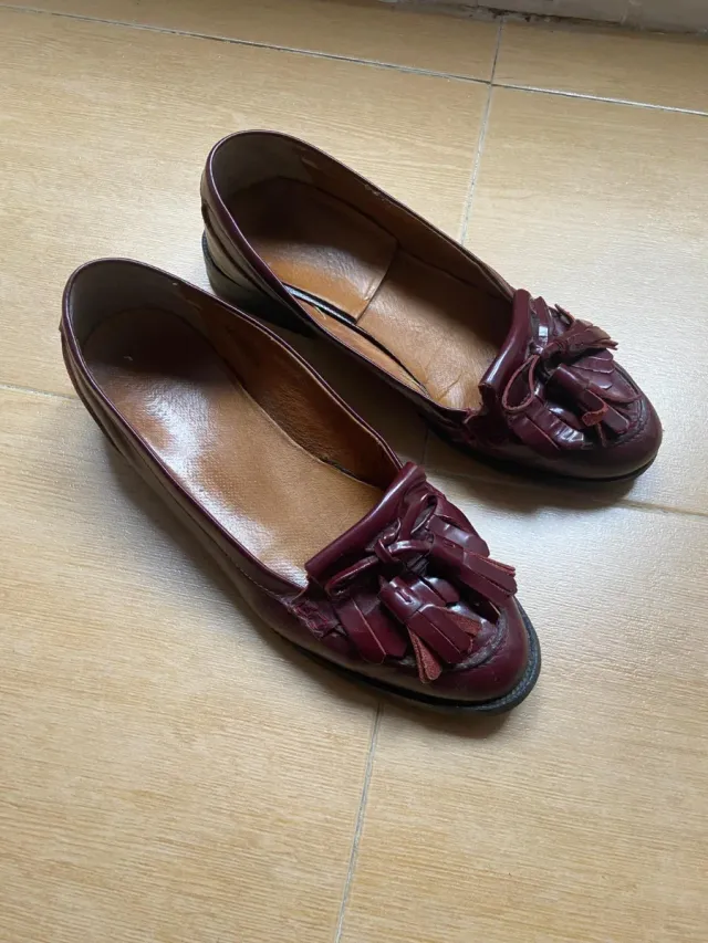 Mocasines burdeos con flecos Talla 41