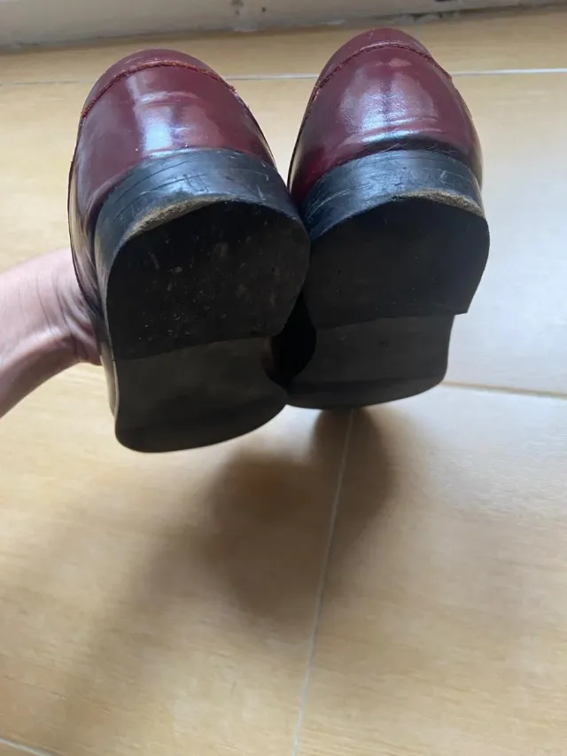 Mocasines burdeos con flecos Talla 41