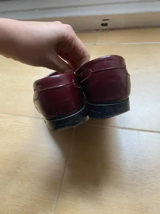 Mocasines burdeos con flecos Talla 41