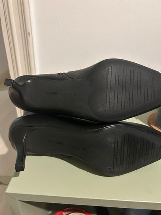 Botines negros tacón fino punta fina