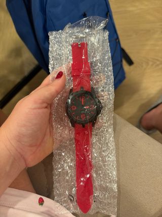 Reloj Negro y Rojo