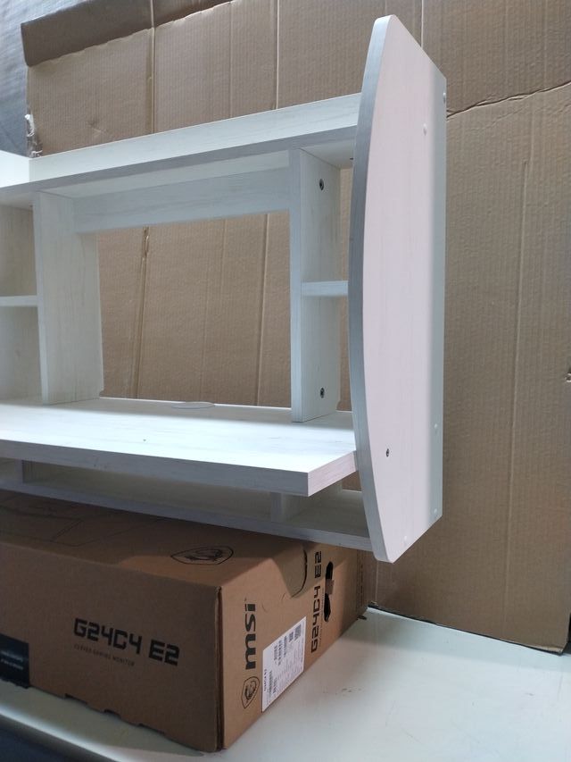 Escritorio de pared blanco de madera