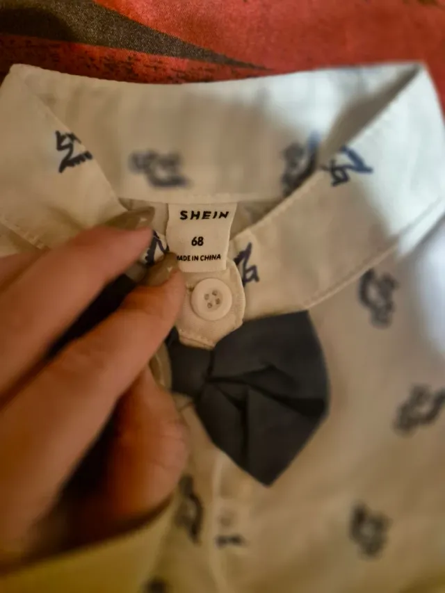 Conjunto bebé tirantes y pajarita dinosaurios 