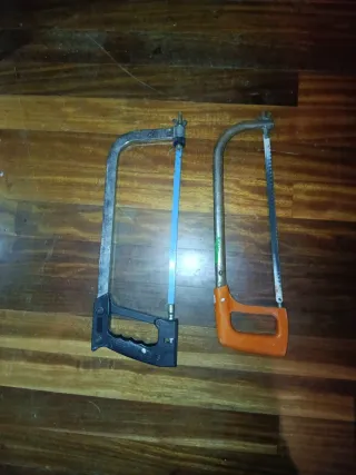 2 Sierras de arco con hojas