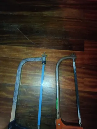 2 Sierras de arco con hojas