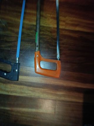 2 Sierras de arco con hojas