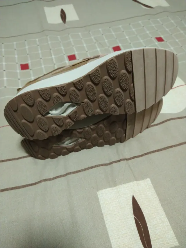 Zapatillas Skechers Beige y Marrón