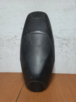 Asiento y tapa de batería Peugeot Tweet