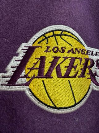 Chaqueta New Era Lakers Morada y Beige