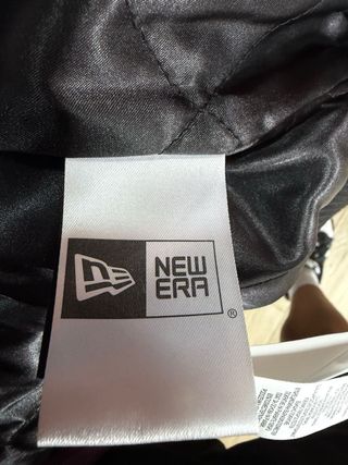 Chaqueta New Era Lakers Morada y Beige