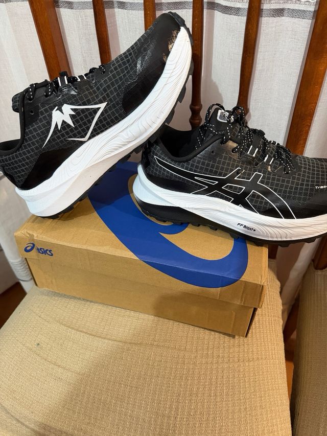 Zapatillas Asics Trail Running Negras