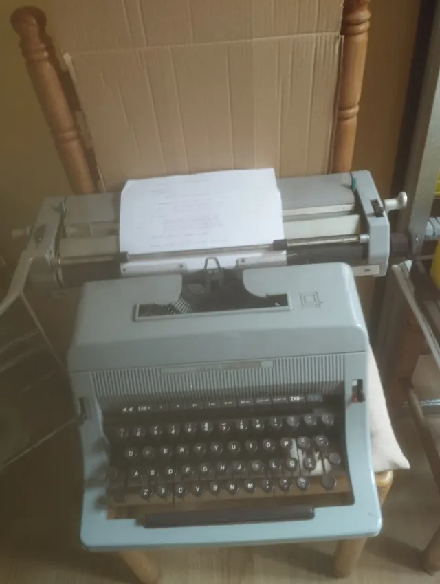 MACCHINA DA SCRIVERE OLIVETTI LINEA 98