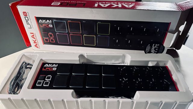 AKAI LPD8 Controller pads USB · Como novo