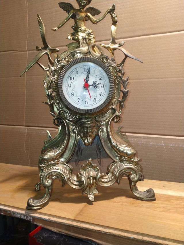 Reloj de sobremesa antiguo dorado