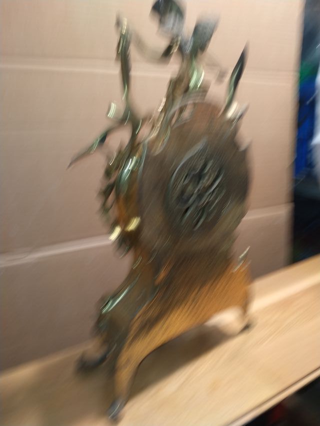 Reloj de sobremesa antiguo dorado