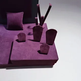 Espositore per gioielli in velluto viola