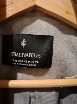 Abrigo Stradivarius Gris
