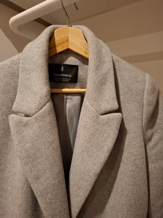 Abrigo Stradivarius Gris