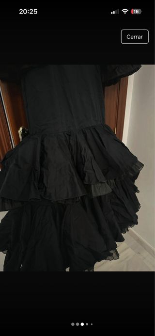 Traje de flamenca negro volantes. Talla 42/44 