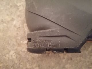 Botas de travesía negras y grises