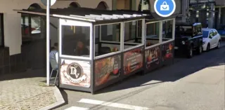 Terraza exterior cerrada con ventanas