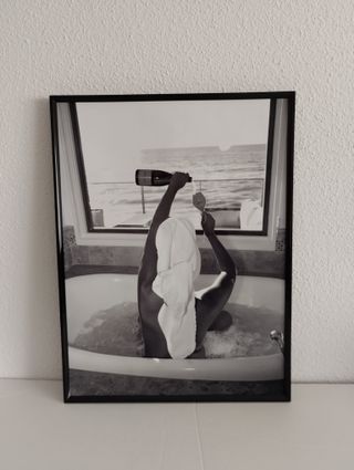 Lienzo mujer en bañera con copa