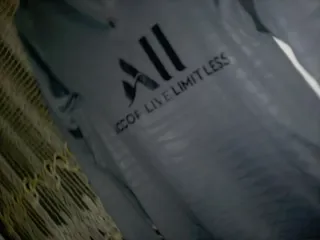 Camiseta Nike PSG con cremallera gris