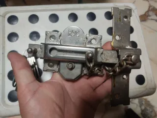 Cerradura FAC con cadena y llaves