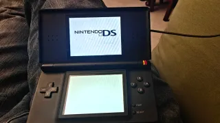 Nintendo DS Black + 4 giochi + caricabatterie