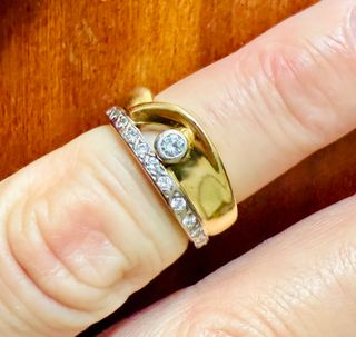 Sortija 7.3gr de Oro 18K con Diamantes Naturales