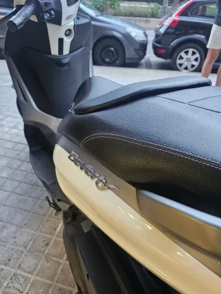 Piaggio Beverly 350 Sport touring
