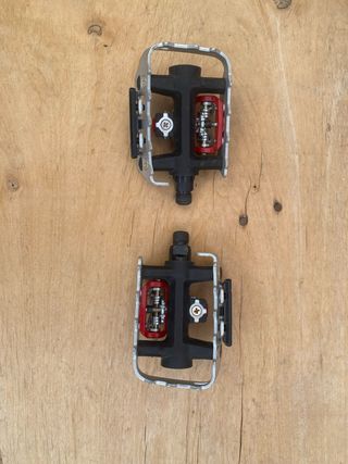 2 pedales  de bicicleta nuevos.  Los 2 izquierdos
