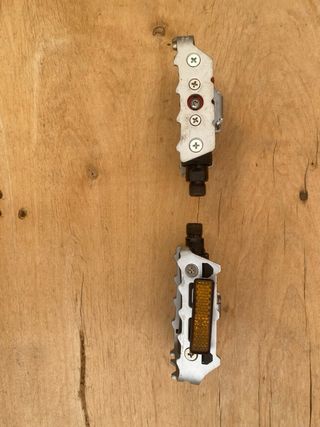 2 pedales  de bicicleta nuevos.  Los 2 izquierdos