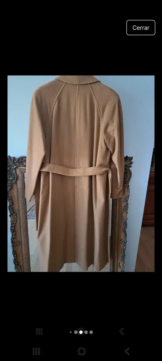 Abrigo caballero beige con cinturón