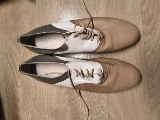 Zapatos Polchini Beige y Blanco