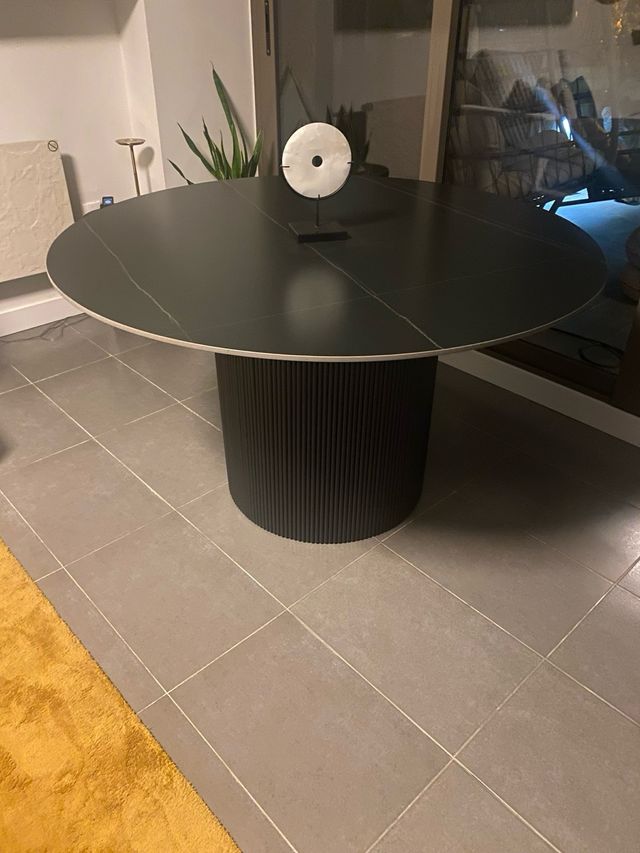 Mesa comedor redonda diseño moderno