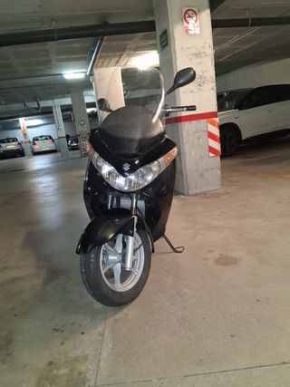 Suzuki Burgman 125 Negra
