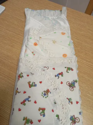 Cuna niquelada,vestida , regalo 3 arrullos ybody