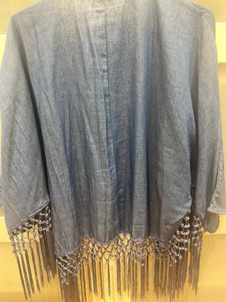 Chaqueta azul con flecos