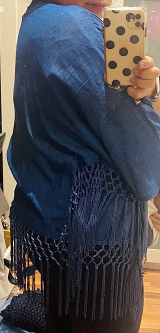 Chaqueta azul con flecos