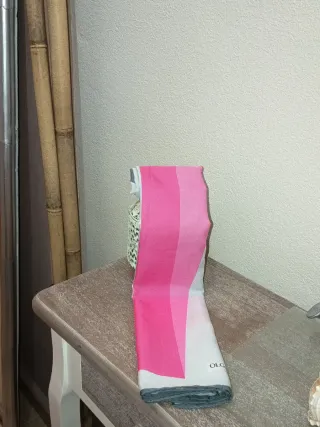 Pañuelo Olga Greco Rosa y Gris