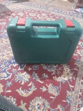 Taladro percutor Bosch EasyImpact 6000 y 18 brocas