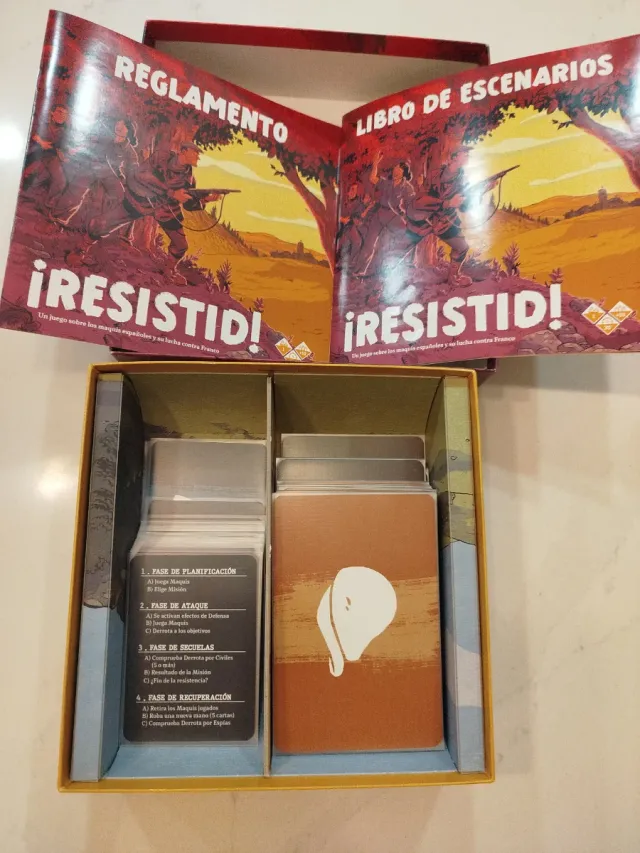 Lote 4 Juegos solitarios de Mesa: Regicide, Expedi