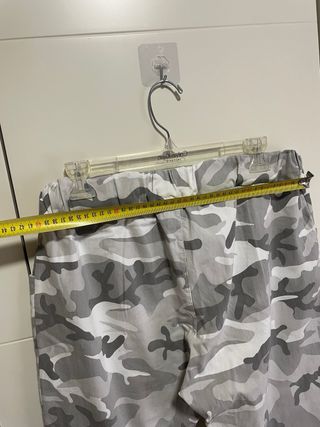 Pantalón camuflaje gris talla L