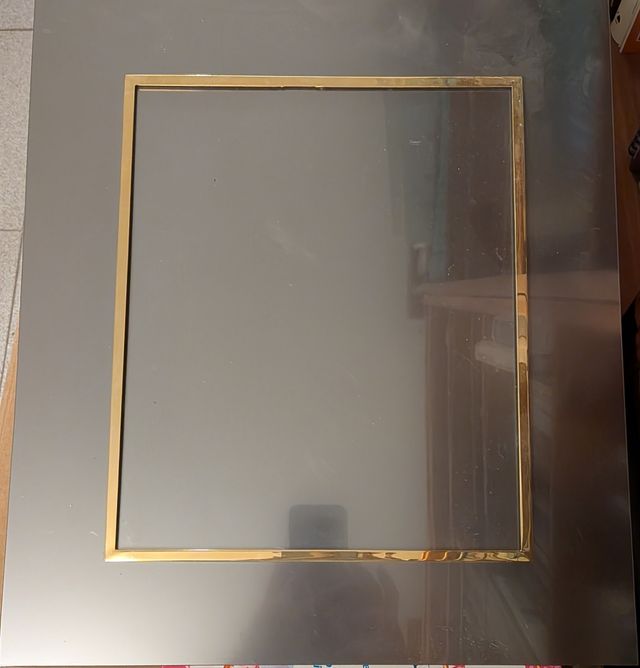 Marco de fotos metacrilato gris , es de sobremesa