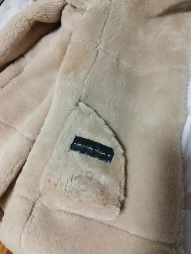 Abrigo largo beige de piel vuelta reversible