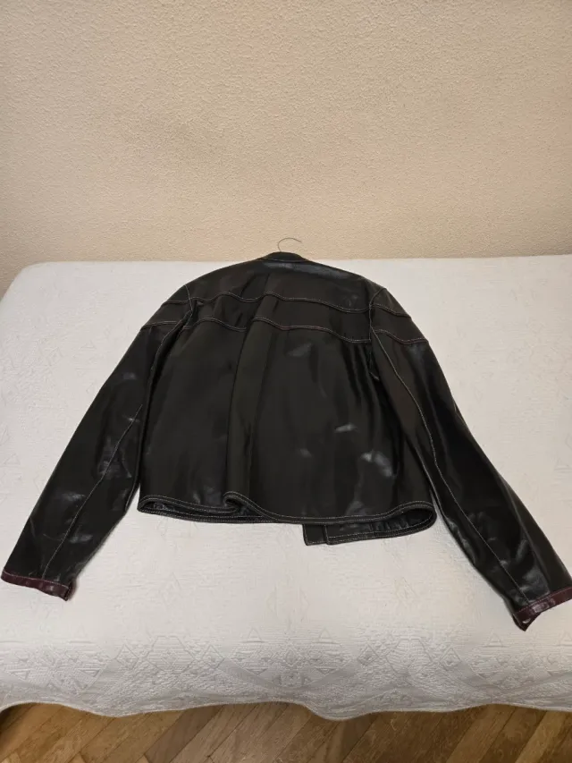 Chaqueta de cuero marrón